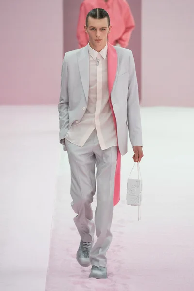 Look 23